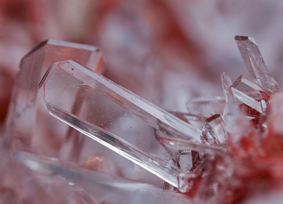 Detailed close-up of clear quartz crystals showcasing intricate natural formations used in polarized light microscopy