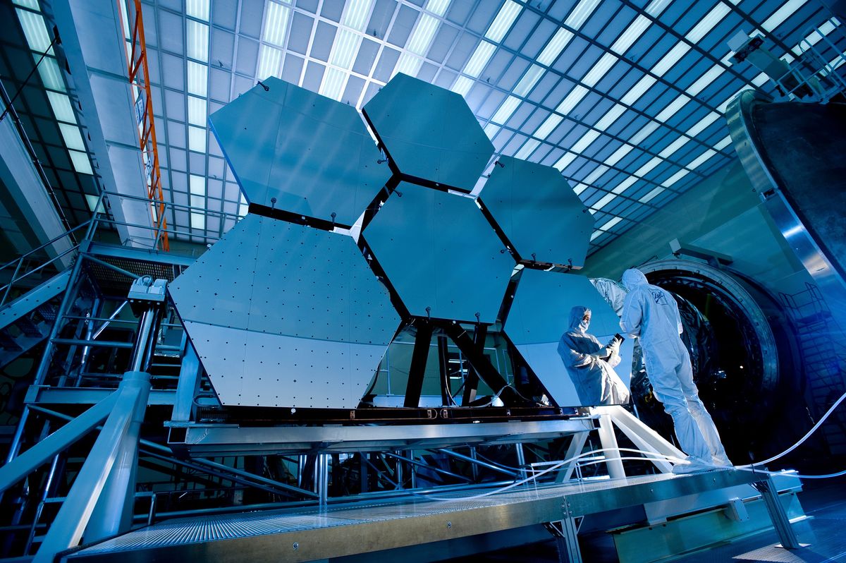 How does a mirror work? Engineers polishing large telescope mirrors, showing the precision manufacturing of the reflective surface that makes mirrors work