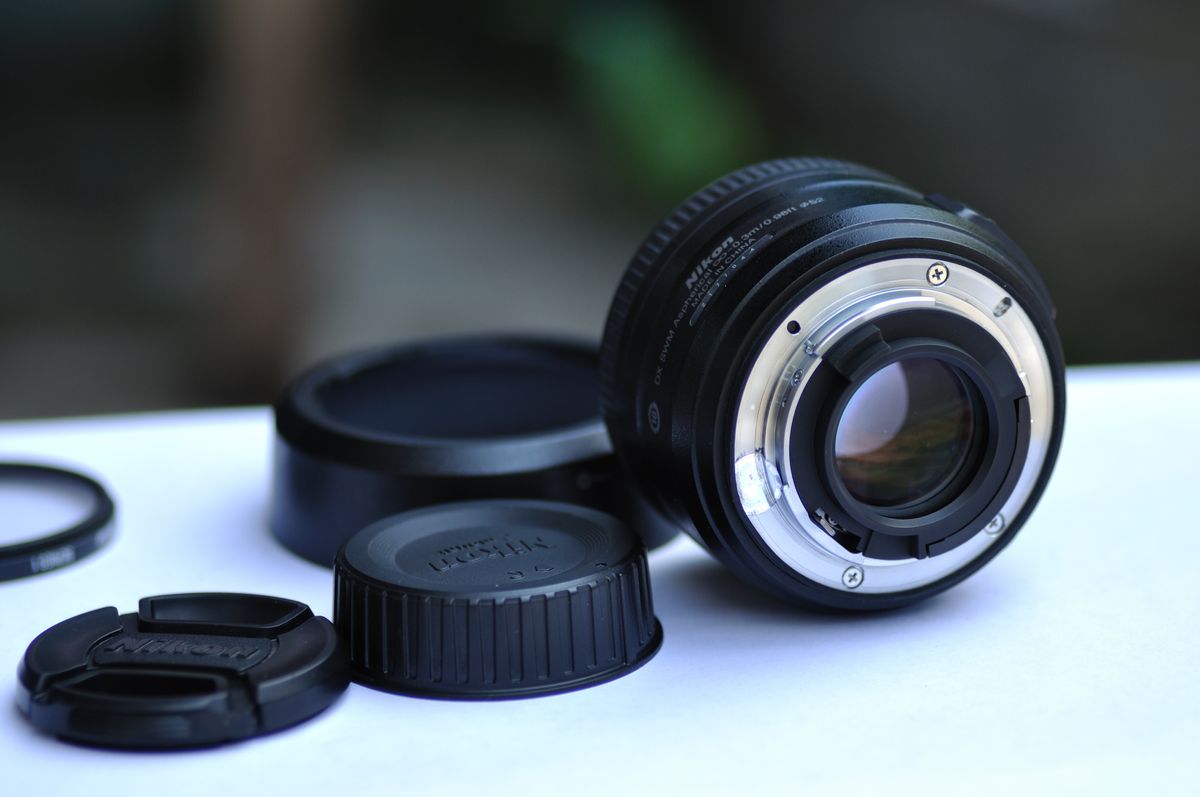 The optics lens maker formula explained: a disassembled telephoto lens showing the multiple glass elements it describes