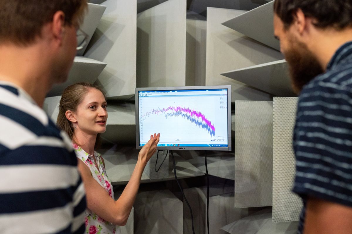 Applying the destructive interference formula: engineers analysing sound waves on a studio monitor