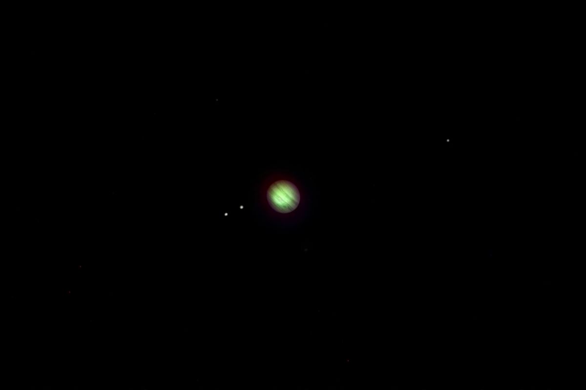 Why stars twinkle but planets don't: Jupiter with its moons, showing a planet as a tiny disc that resists twinkling