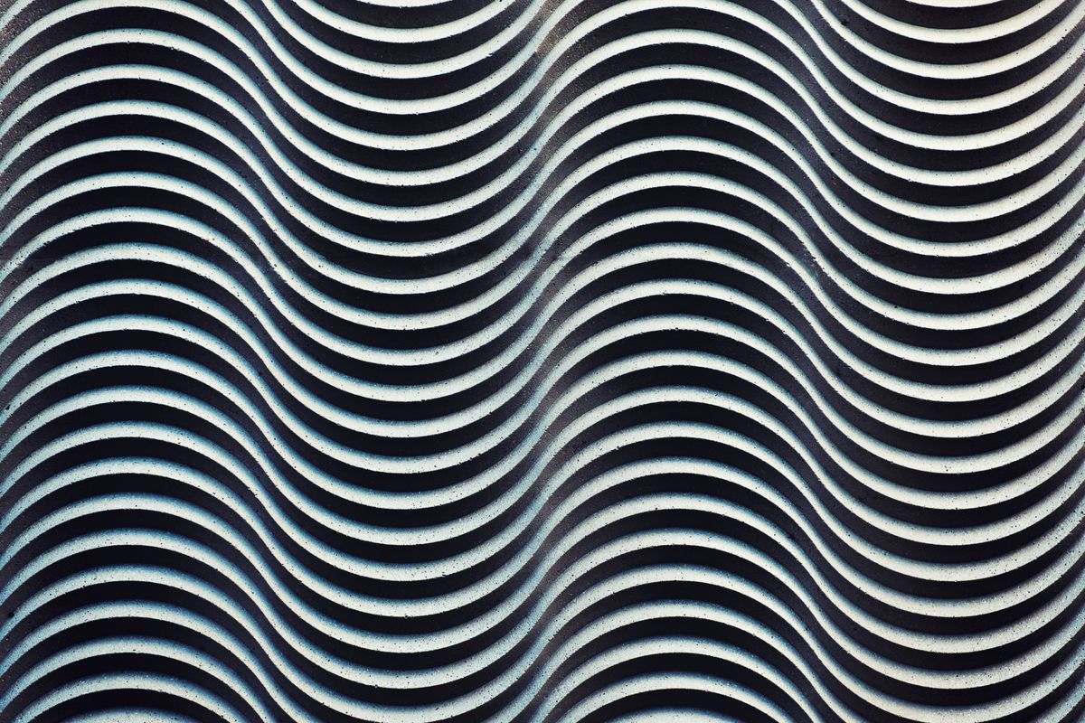 Diffraction vs interference comparison showing wave patterns and fringe spacing differences