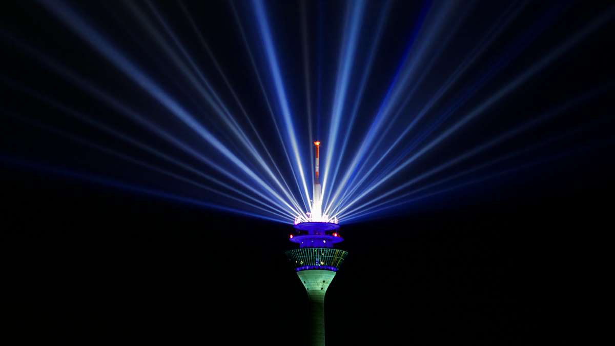 Single slit vs double slit experiments rely on coherent light, like these blue laser beams projected in the dark