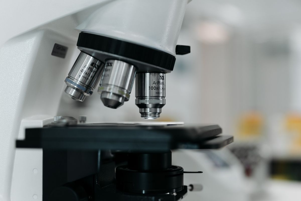 how does a microscope work detailed image of a microscope lens highlighting precision in scientific research